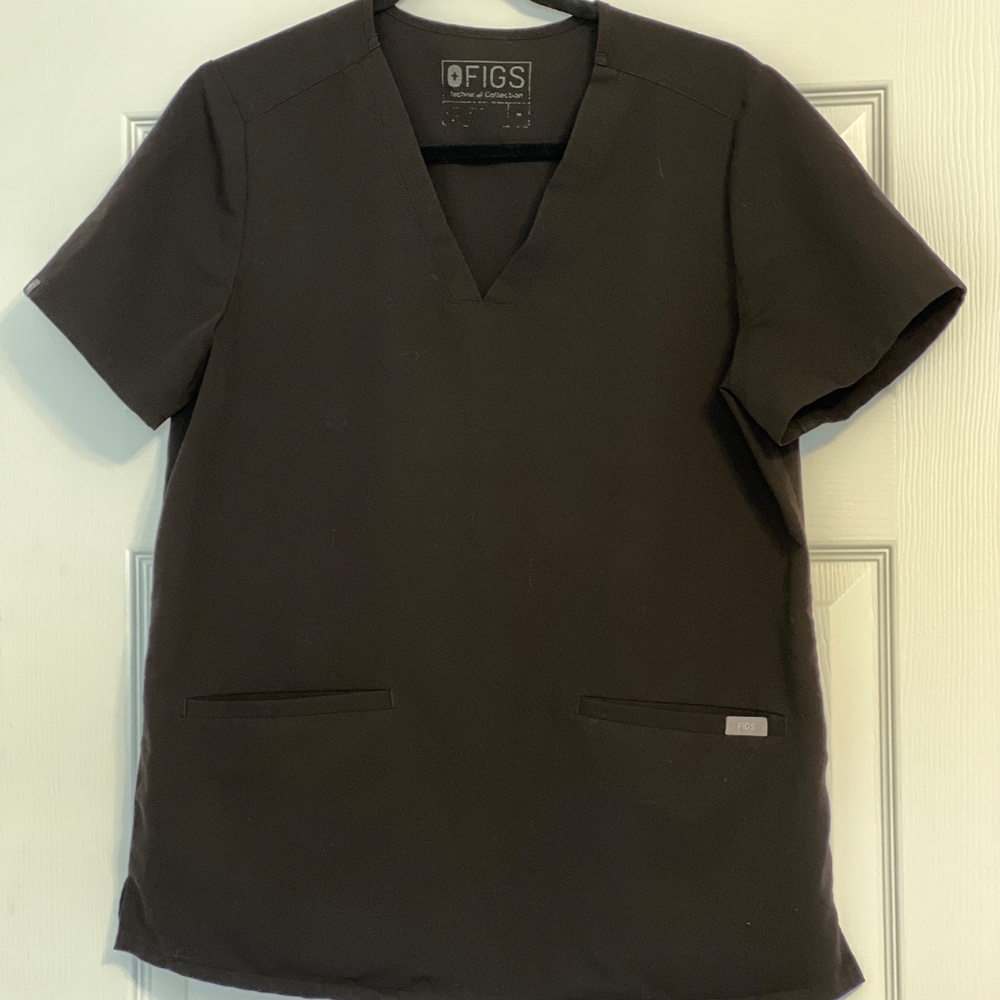 FIGS Women's Casma Three-Pocket Scrub Top